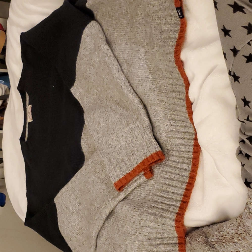 Fat Face two tone men's sweater. Black and grey color blocks